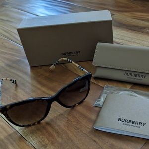 Burberry Square 56mm Dark Havana  Sunglass with Case New in Box ❤️